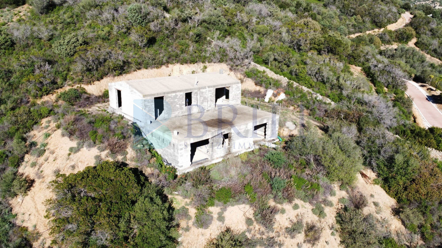 Villa al rustico con un ettaro vicino ad Olbia
