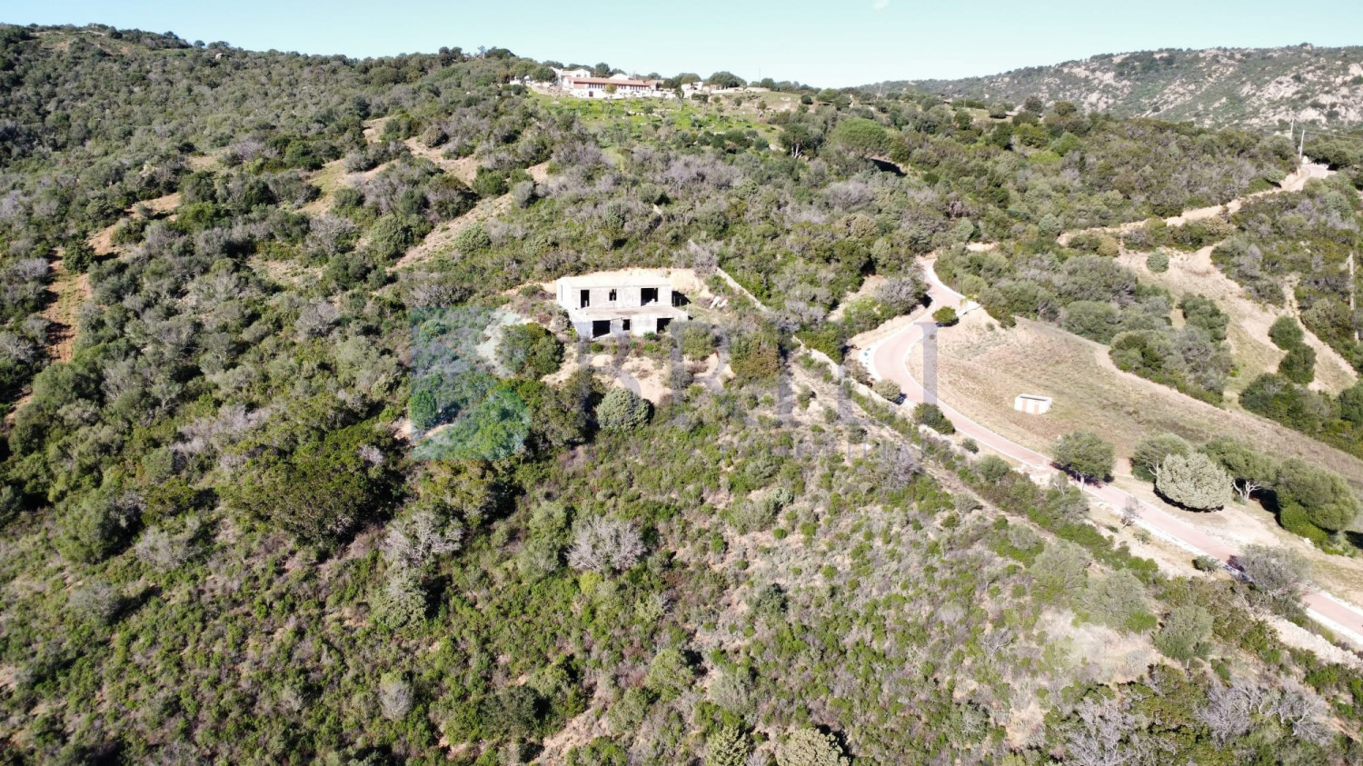 Villa al rustico con un ettaro vicino ad Olbia