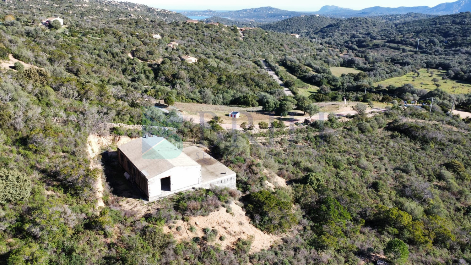 Villa al rustico con un ettaro vicino ad Olbia