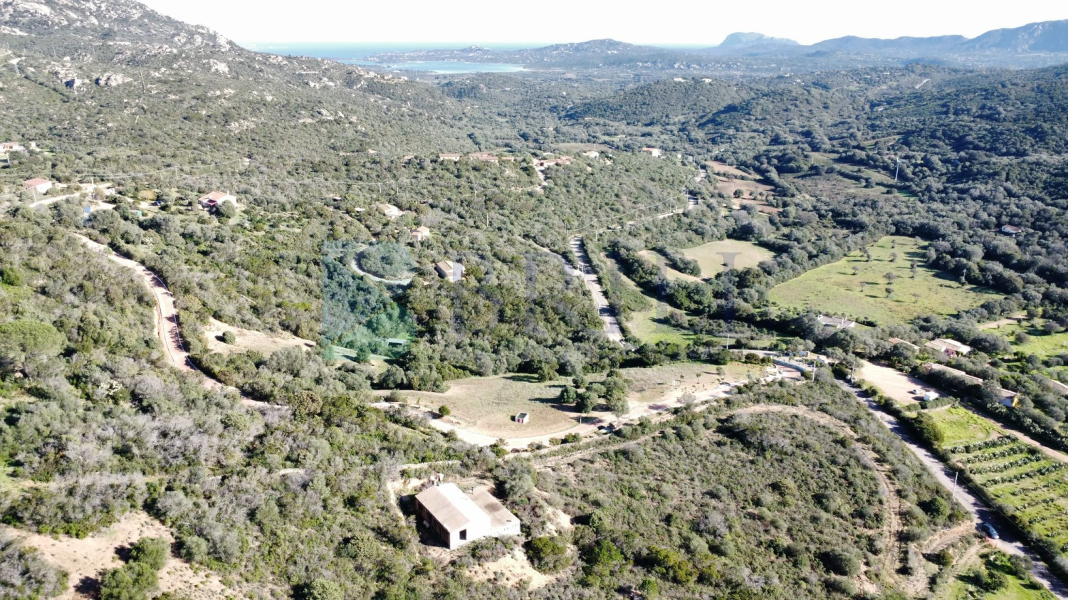 Villa al rustico con un ettaro vicino ad Olbia