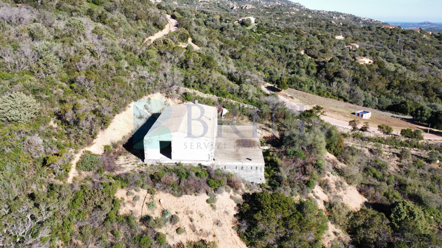 Villa al rustico con un ettaro vicino ad Olbia