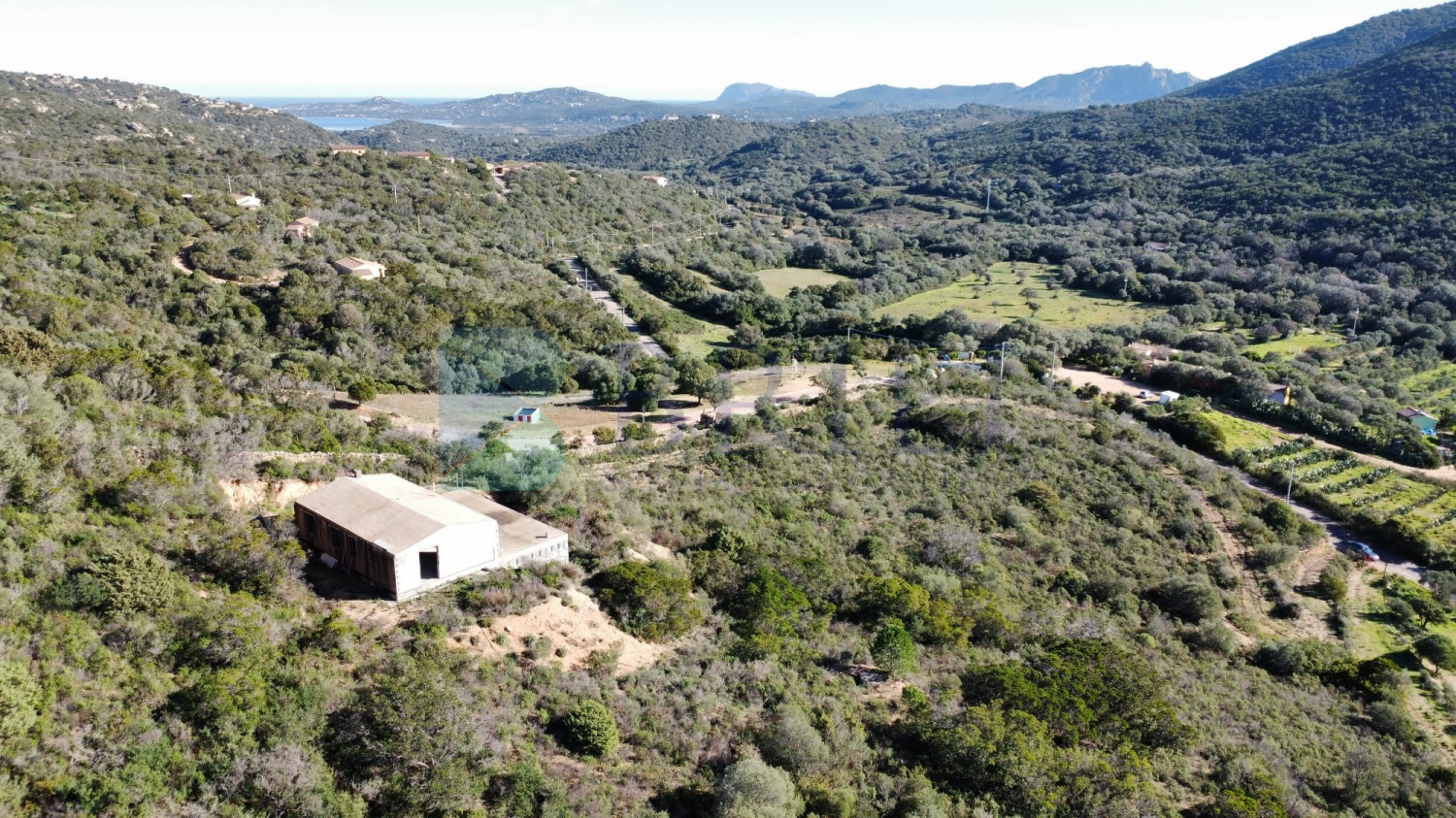 Villa al rustico con un ettaro vicino ad Olbia