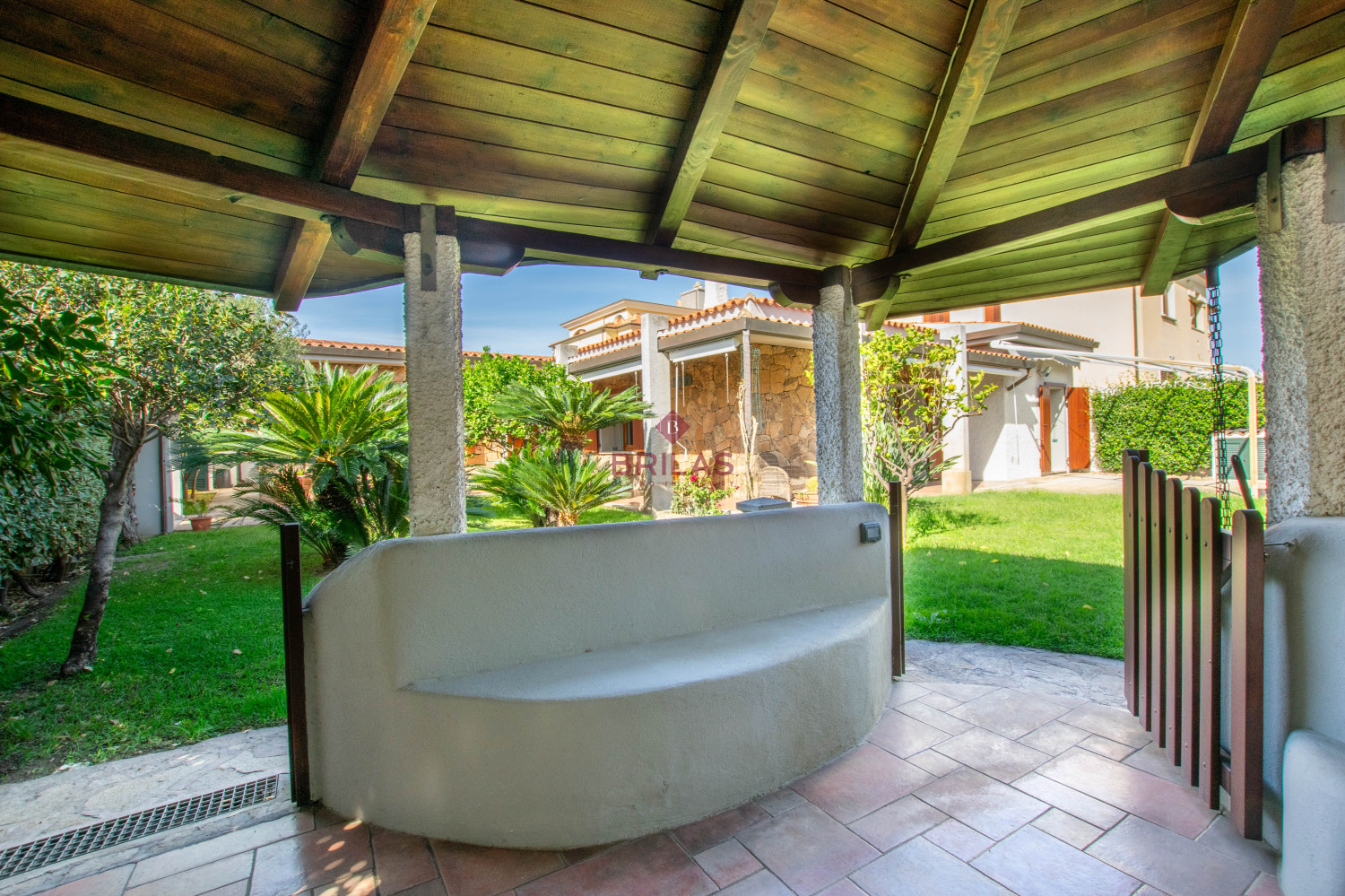 Villa Indipendente a Olbia: Un\'oasi di tranquillità e spazio
