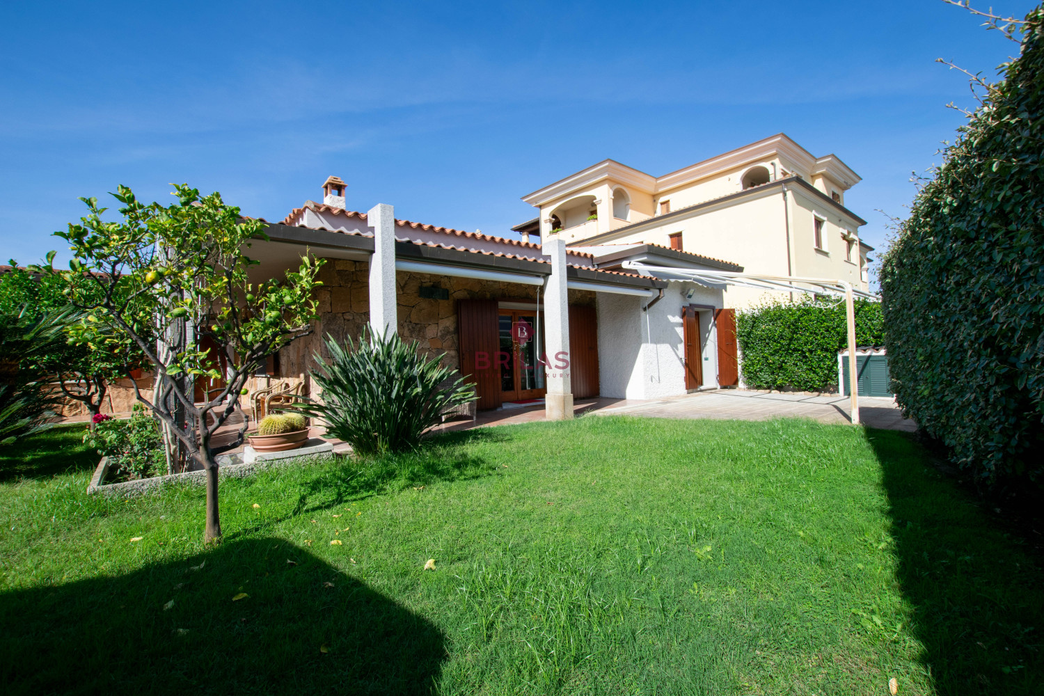 Villa Indipendente a Olbia: Un\'oasi di tranquillità e spazio