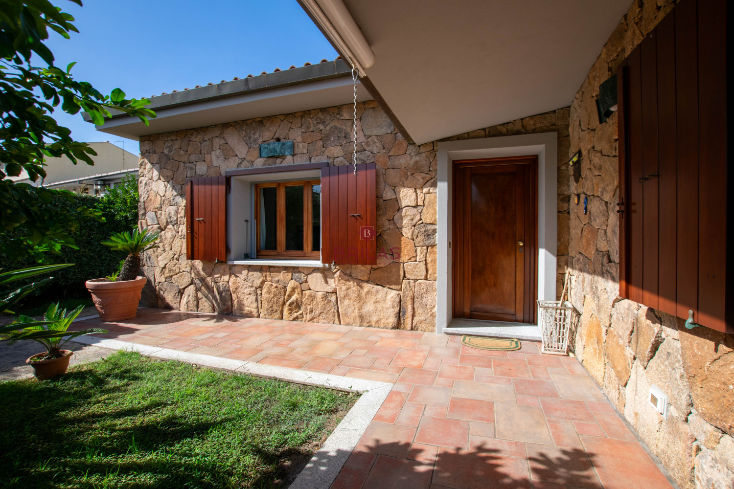 Villa Indipendente a Olbia: Un\'oasi di tranquillità e spazio