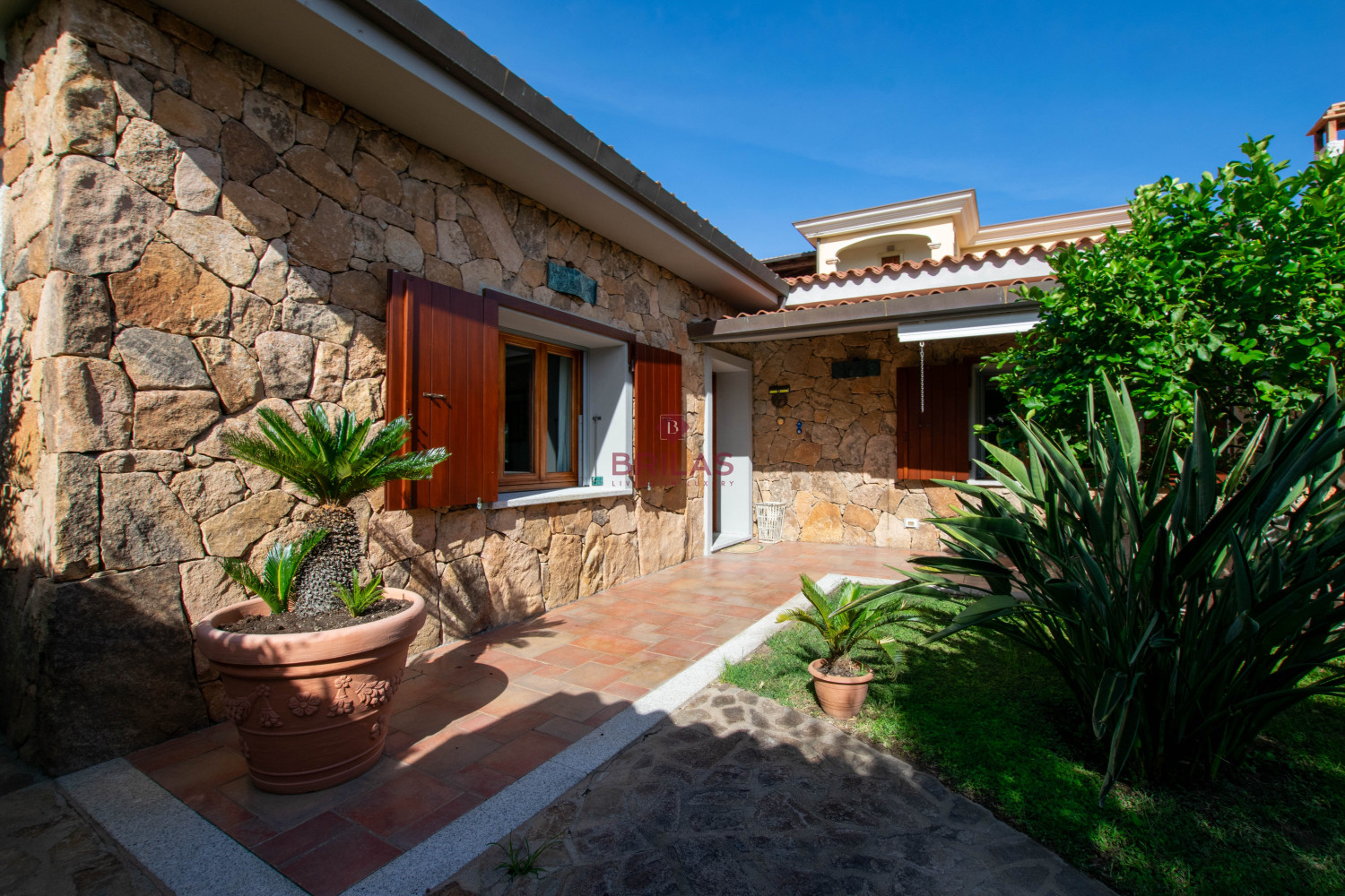 Villa Indipendente a Olbia: Un\'oasi di tranquillità e spazio