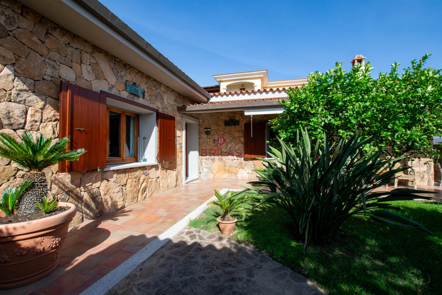 Villa Indipendente a Olbia: Un\'oasi di tranquillità e spazio