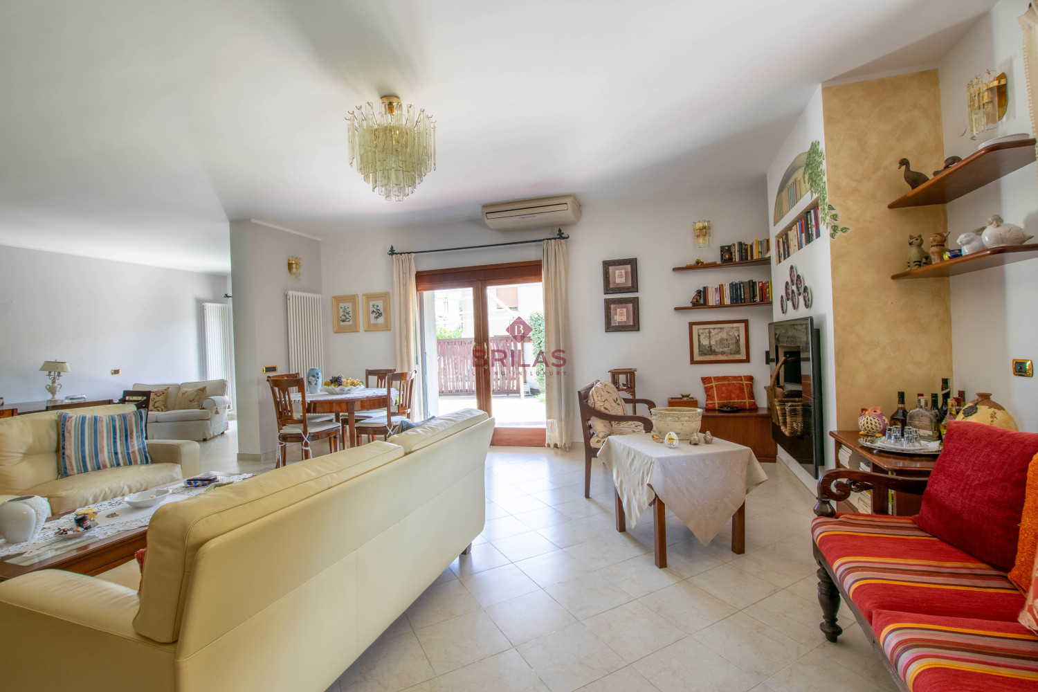 Villa Indipendente a Olbia: Un\'oasi di tranquillità e spazio