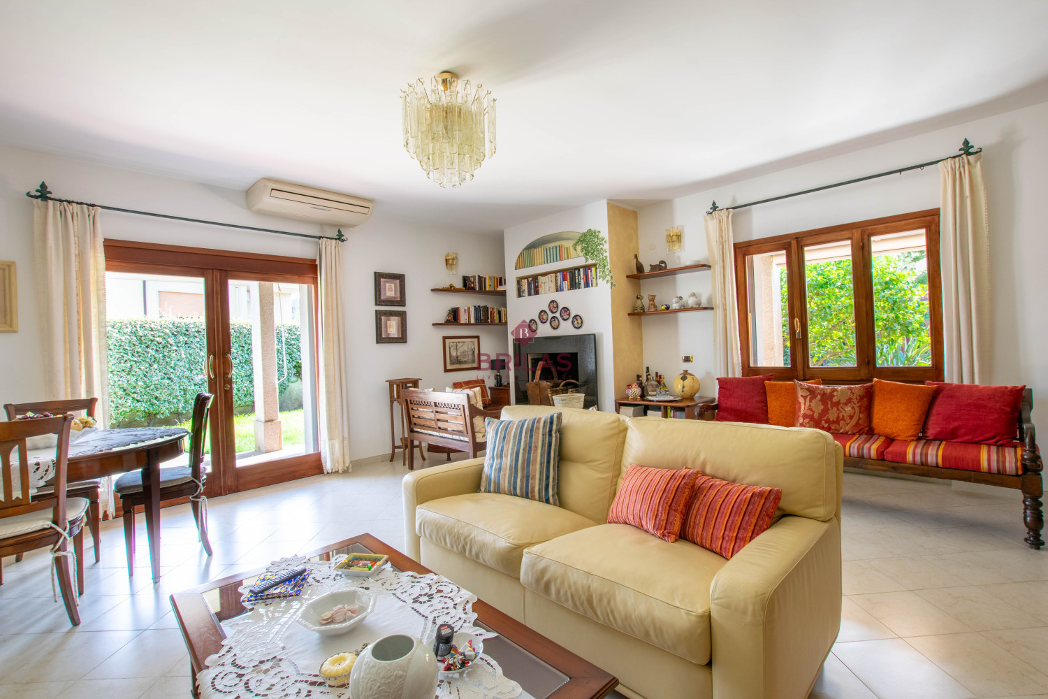 Villa Indipendente a Olbia: Un\'oasi di tranquillità e spazio