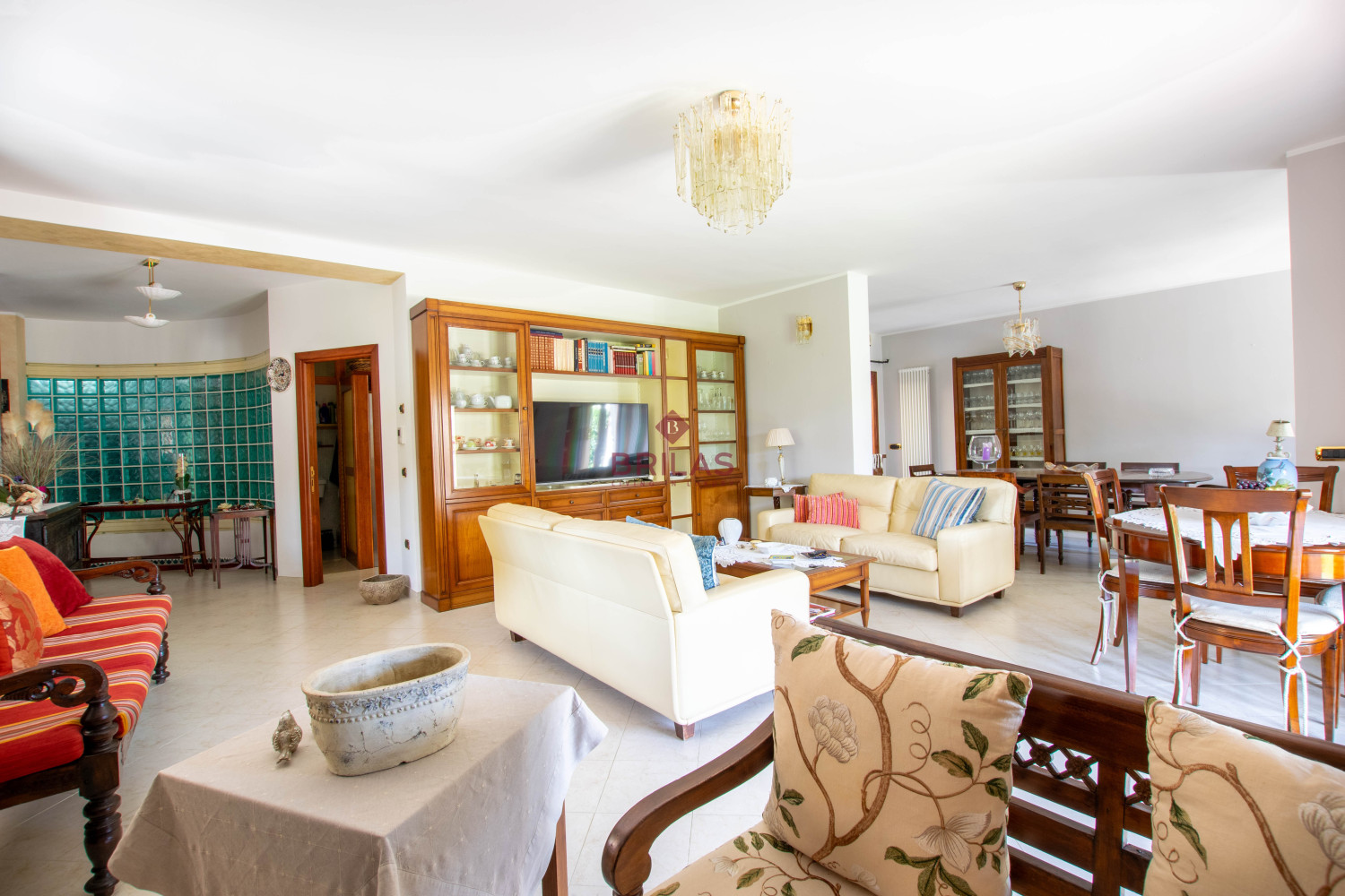 Villa Indipendente a Olbia: Un\'oasi di tranquillità e spazio