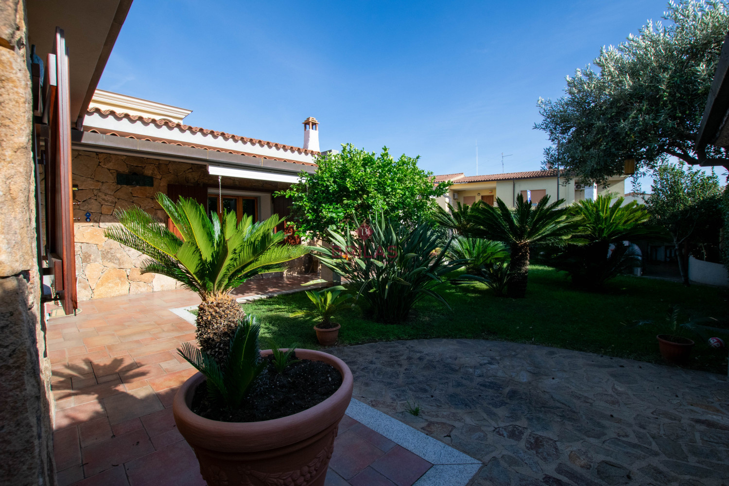 Villa Indipendente a Olbia: Un\'oasi di tranquillità e spazio