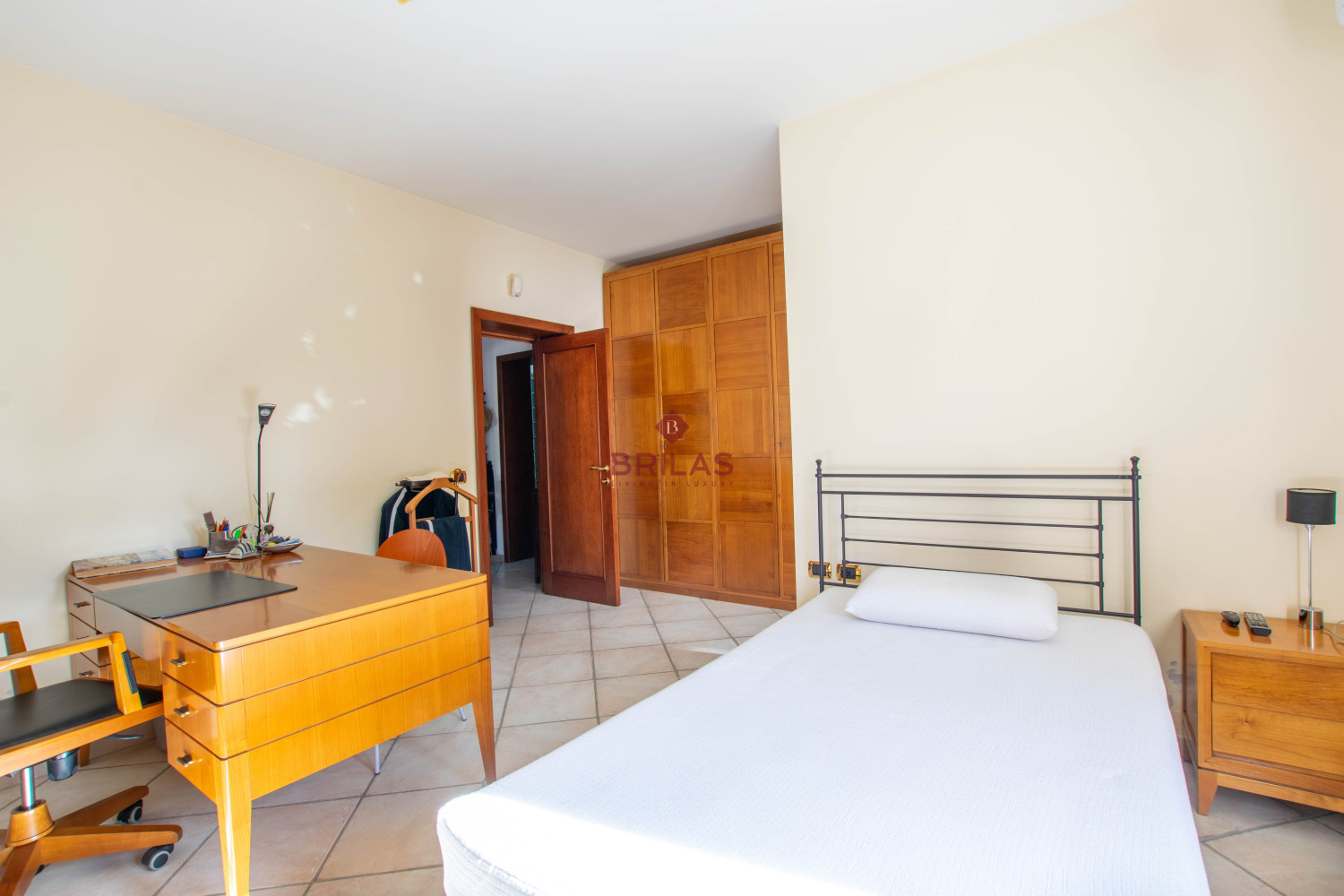 Villa Indipendente a Olbia: Un\'oasi di tranquillità e spazio