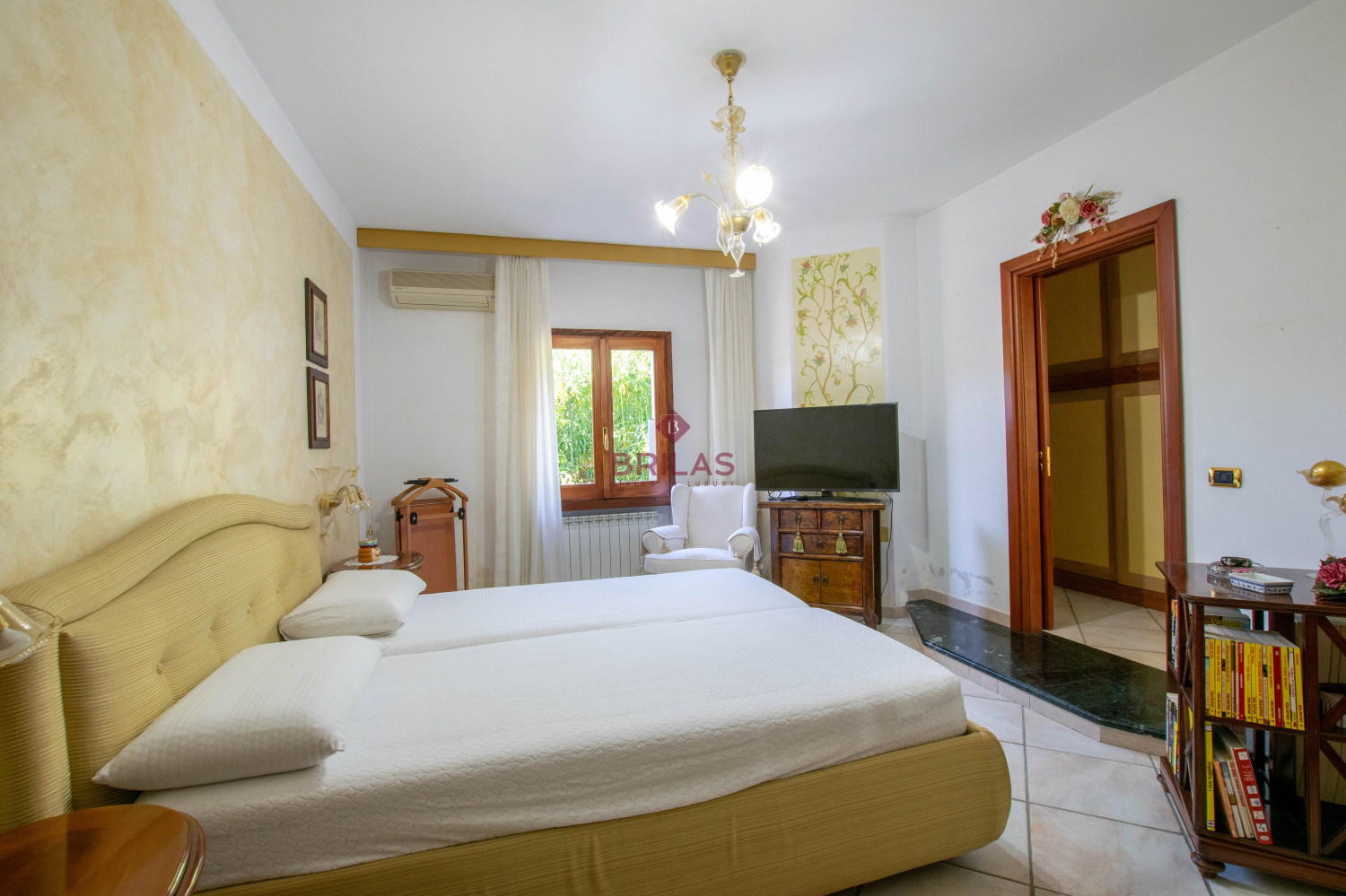 Villa Indipendente a Olbia: Un\'oasi di tranquillità e spazio