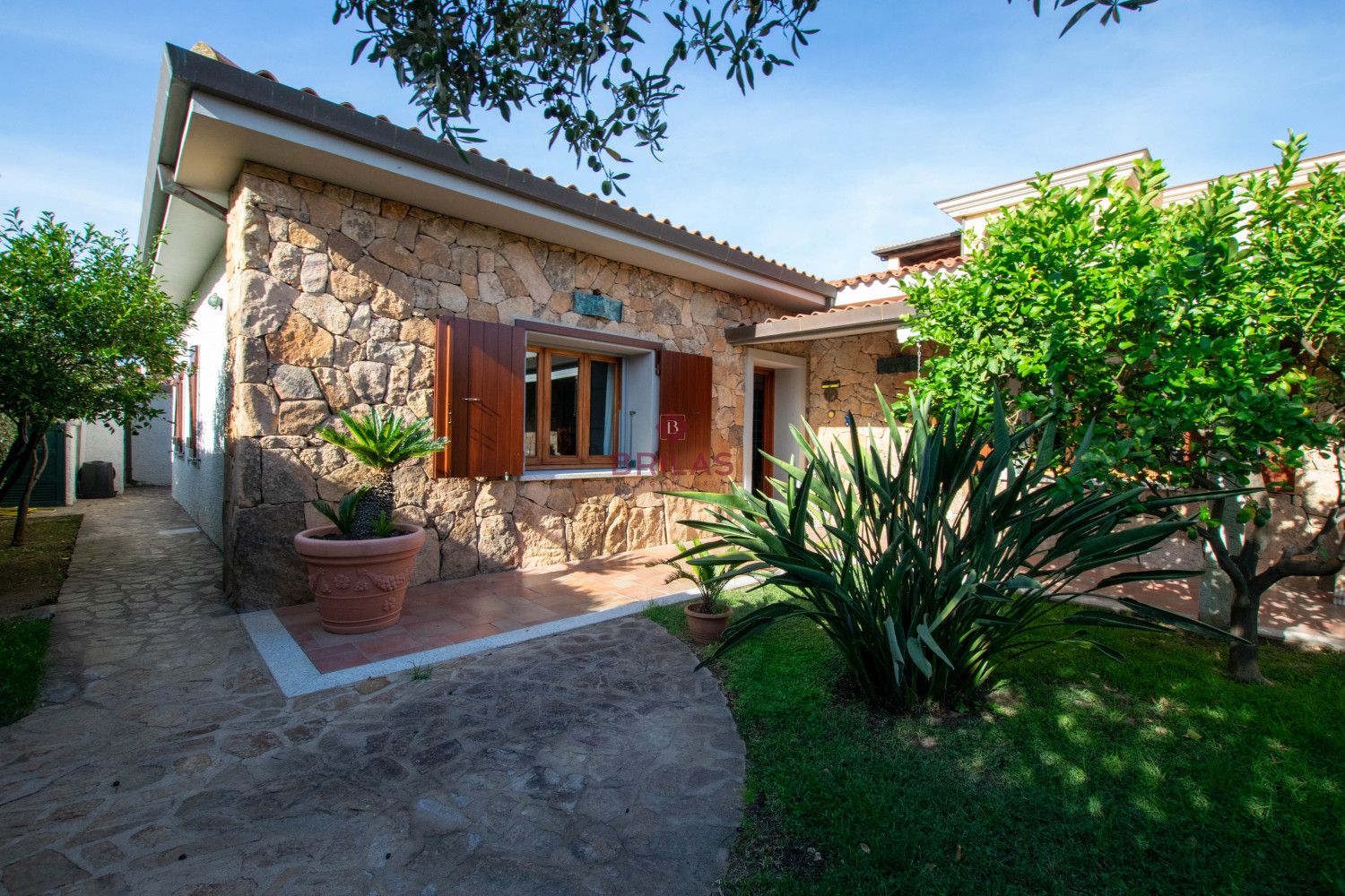 Villa Indipendente a Olbia: Un\'oasi di tranquillità e spazio