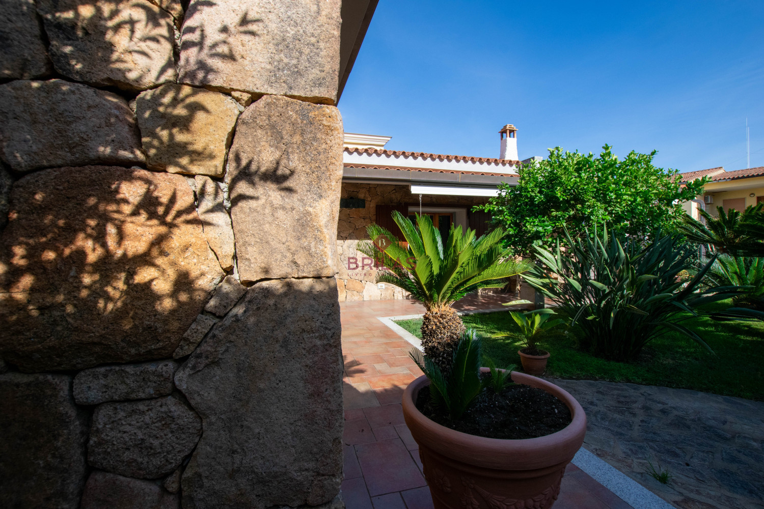 Villa Indipendente a Olbia: Un\'oasi di tranquillità e spazio