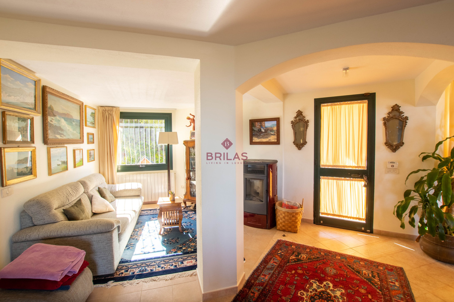 Villa with swimming pool with seaview in Suiles