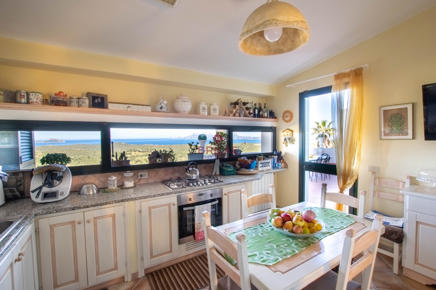 Villa with swimming pool with seaview in Suiles
