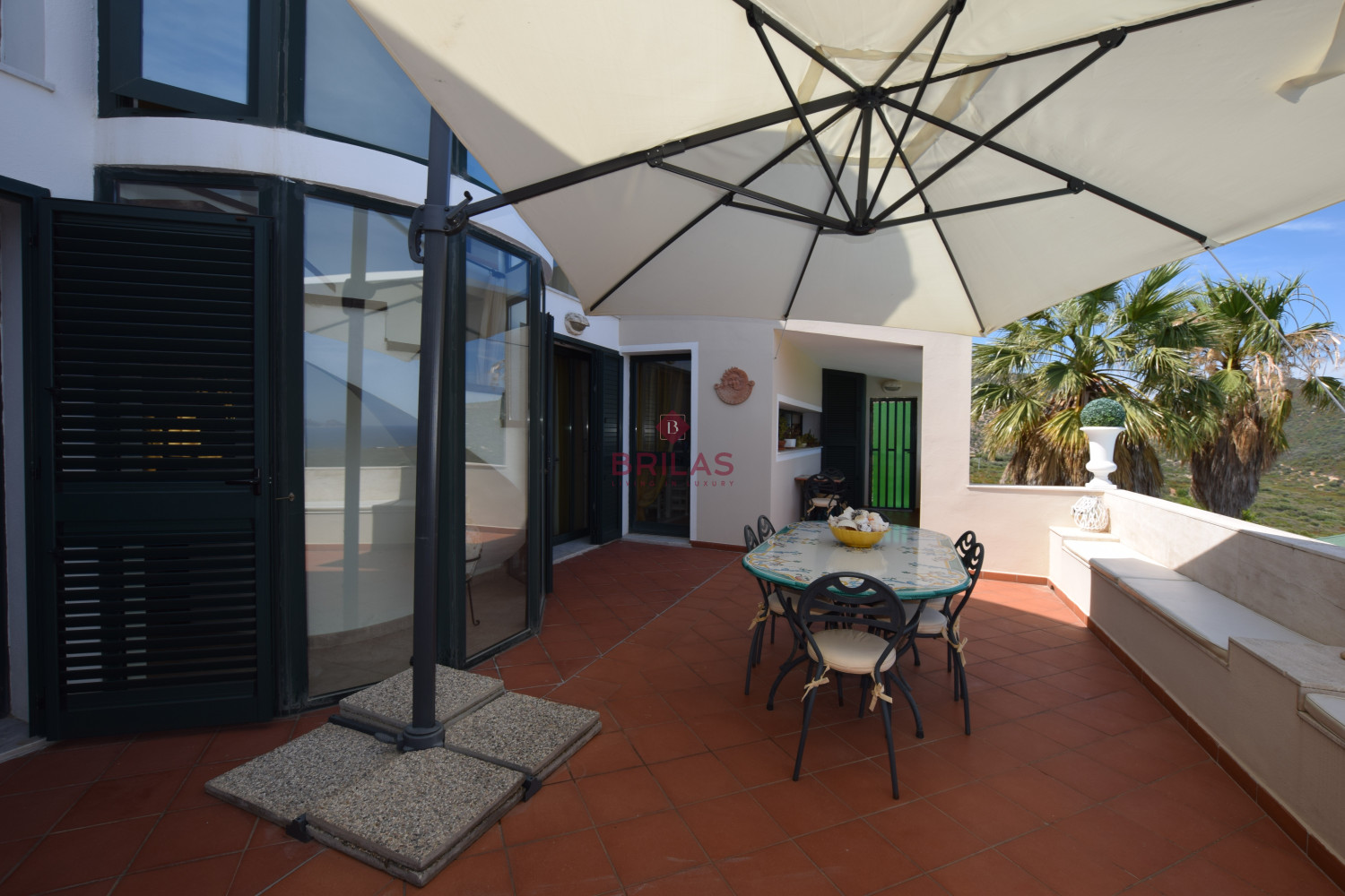 Villa with swimming pool with seaview in Suiles