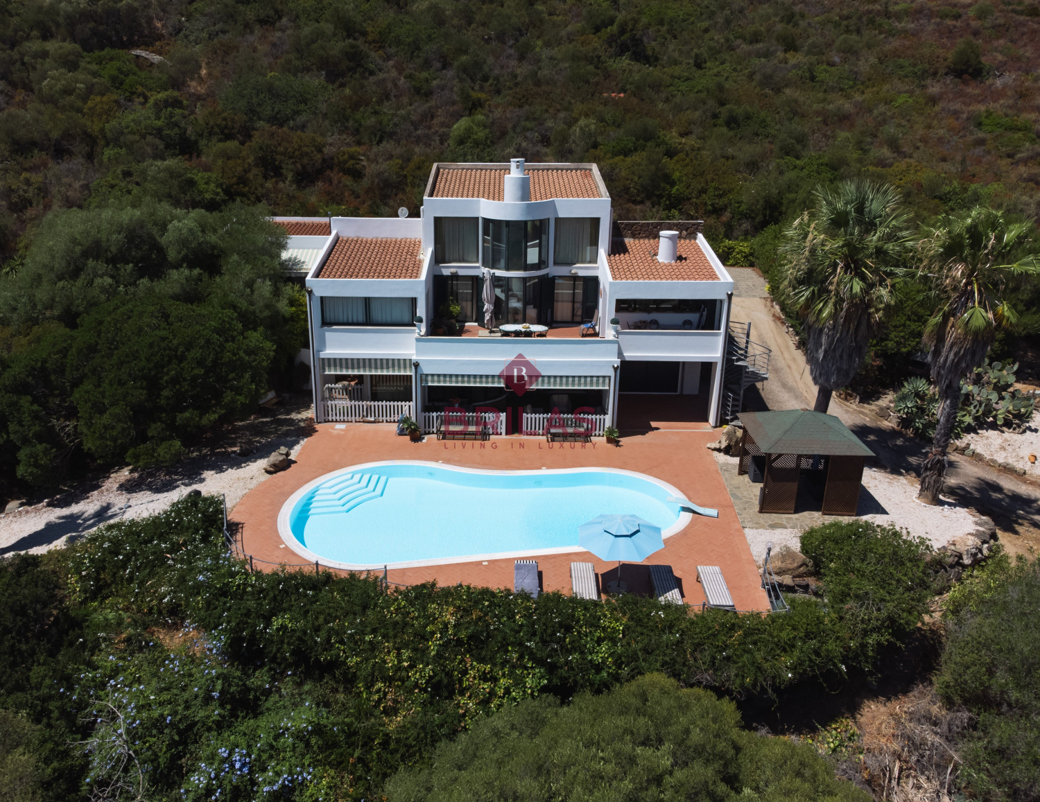 Villa with swimming pool with seaview in Suiles