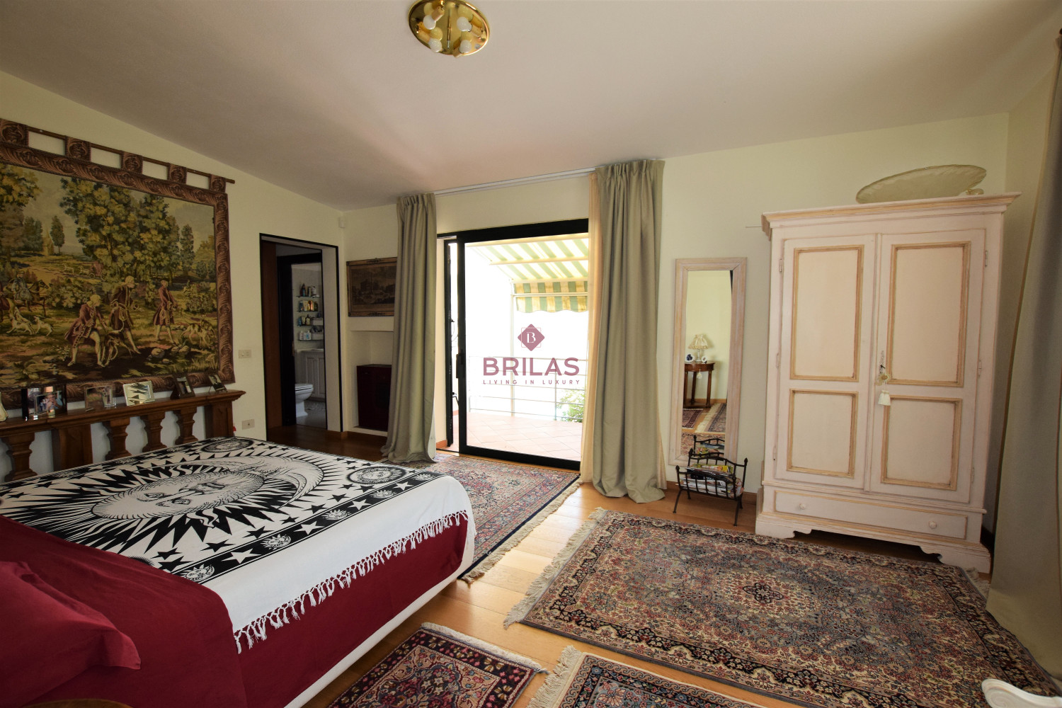 Villa with swimming pool with seaview in Suiles