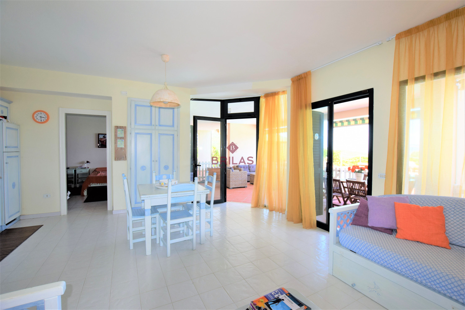 Villa with swimming pool with seaview in Suiles