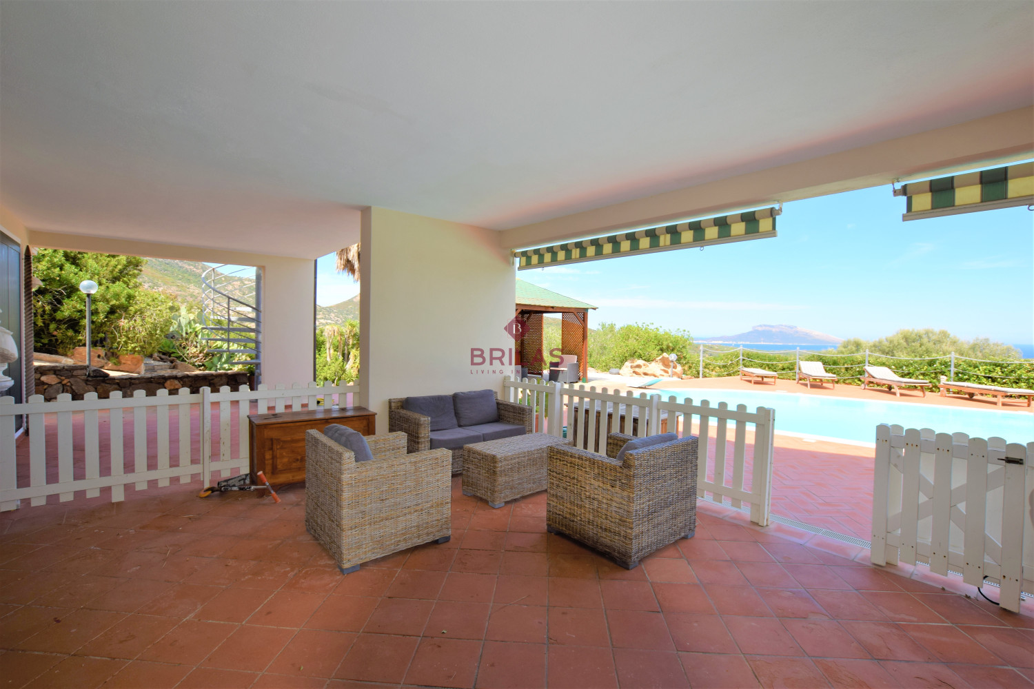 Villa with swimming pool with seaview in Suiles