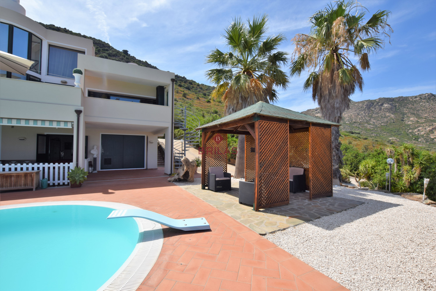 Villa with swimming pool with seaview in Suiles