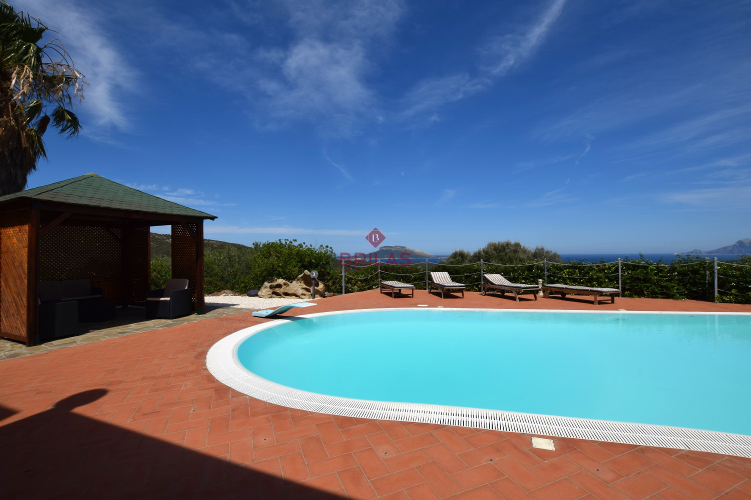 Villa with swimming pool with seaview in Suiles