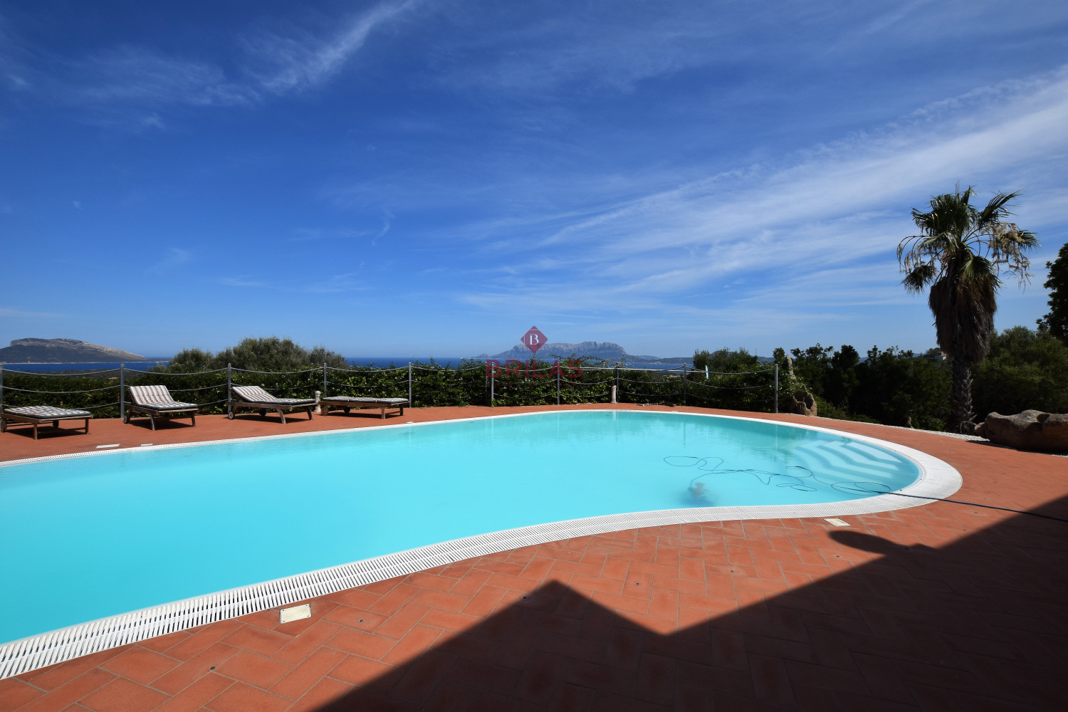 Villa with swimming pool with seaview in Suiles