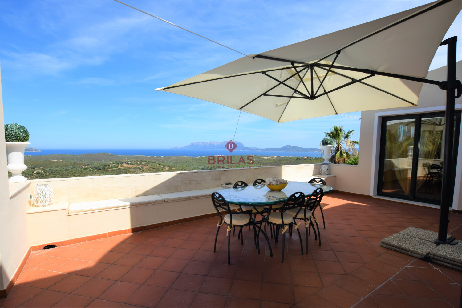 Villa with swimming pool with seaview in Suiles