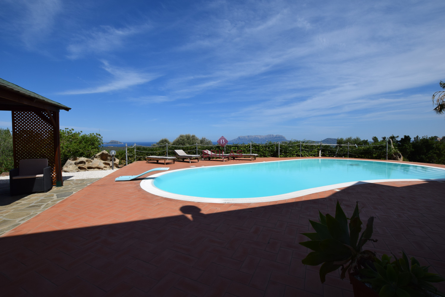 Villa with swimming pool with seaview in Suiles