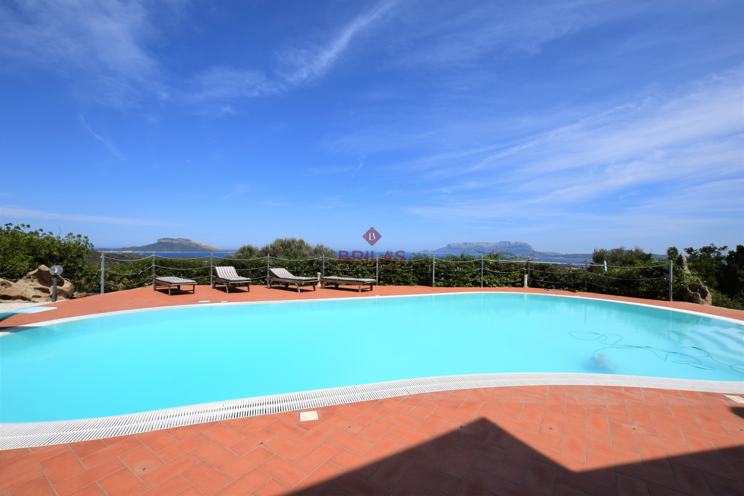 Villa with swimming pool with seaview in Suiles