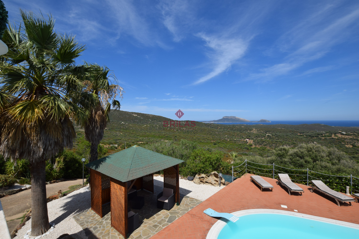 Villa with swimming pool with seaview in Suiles