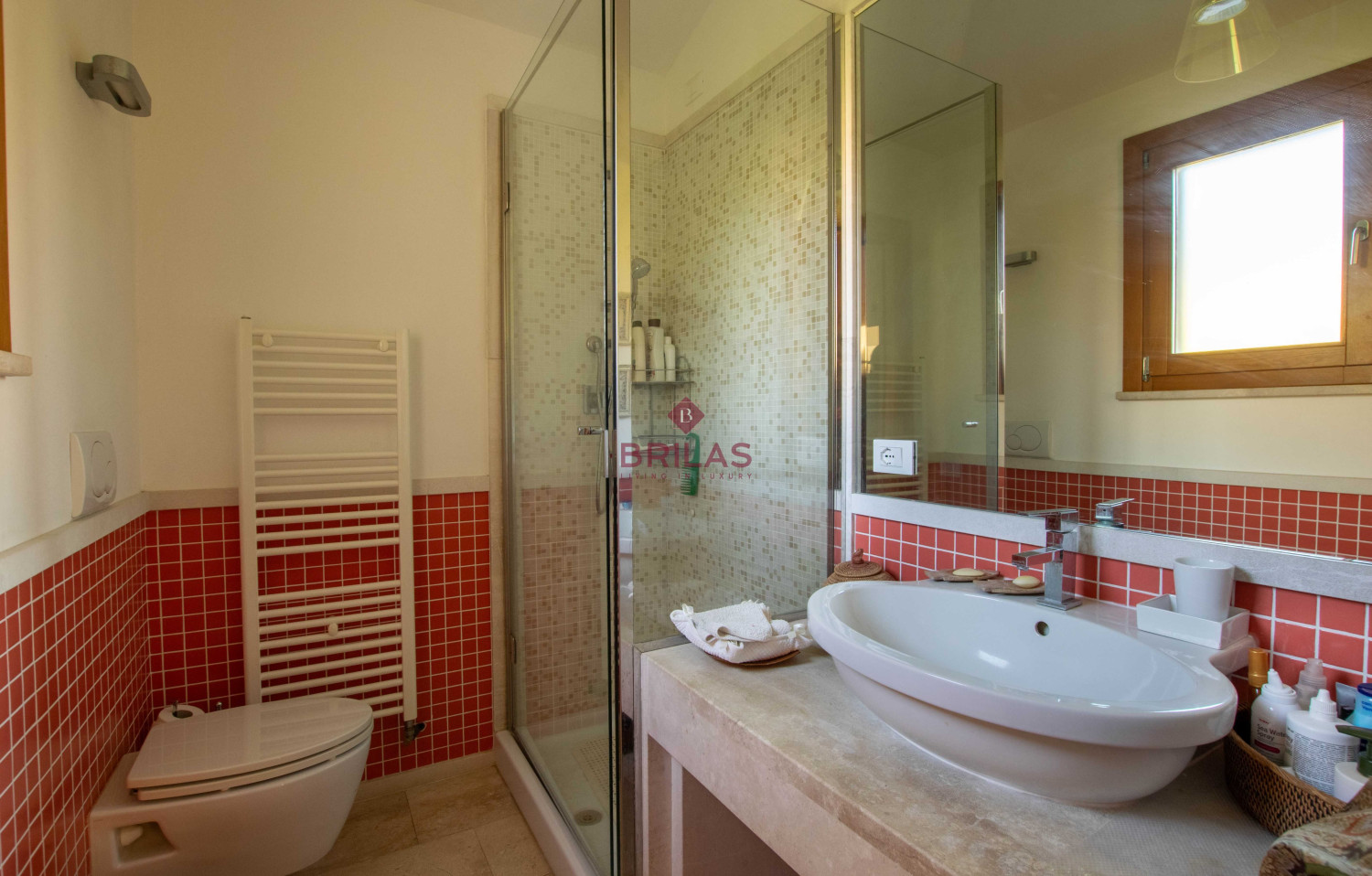 Elegante villa con piscina a Is Molas