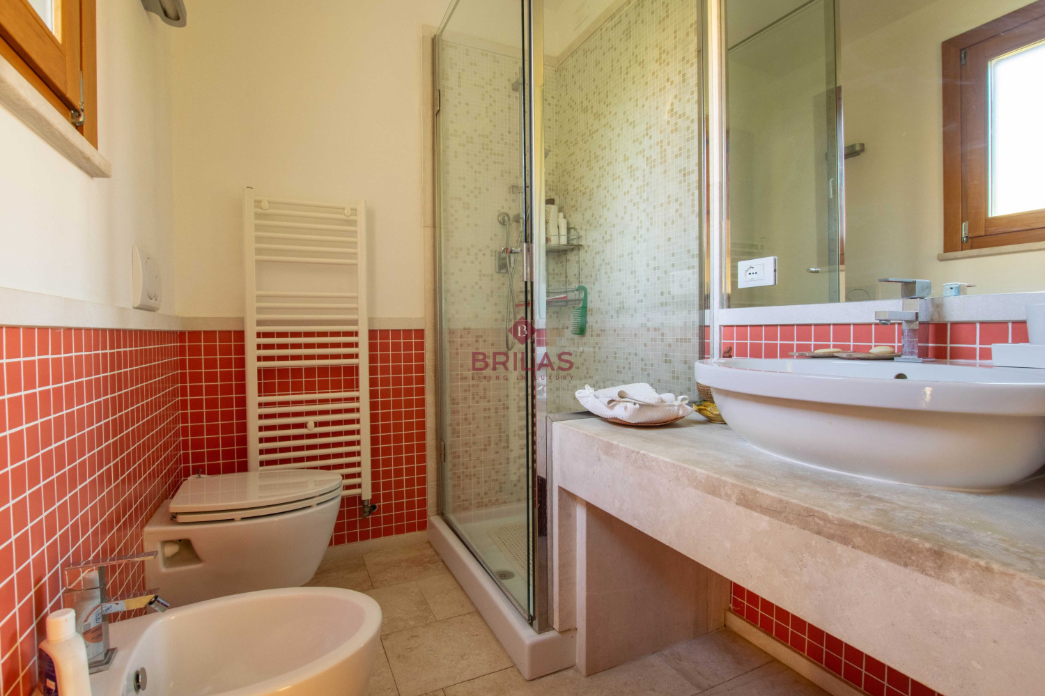 Elegante villa con piscina a Is Molas