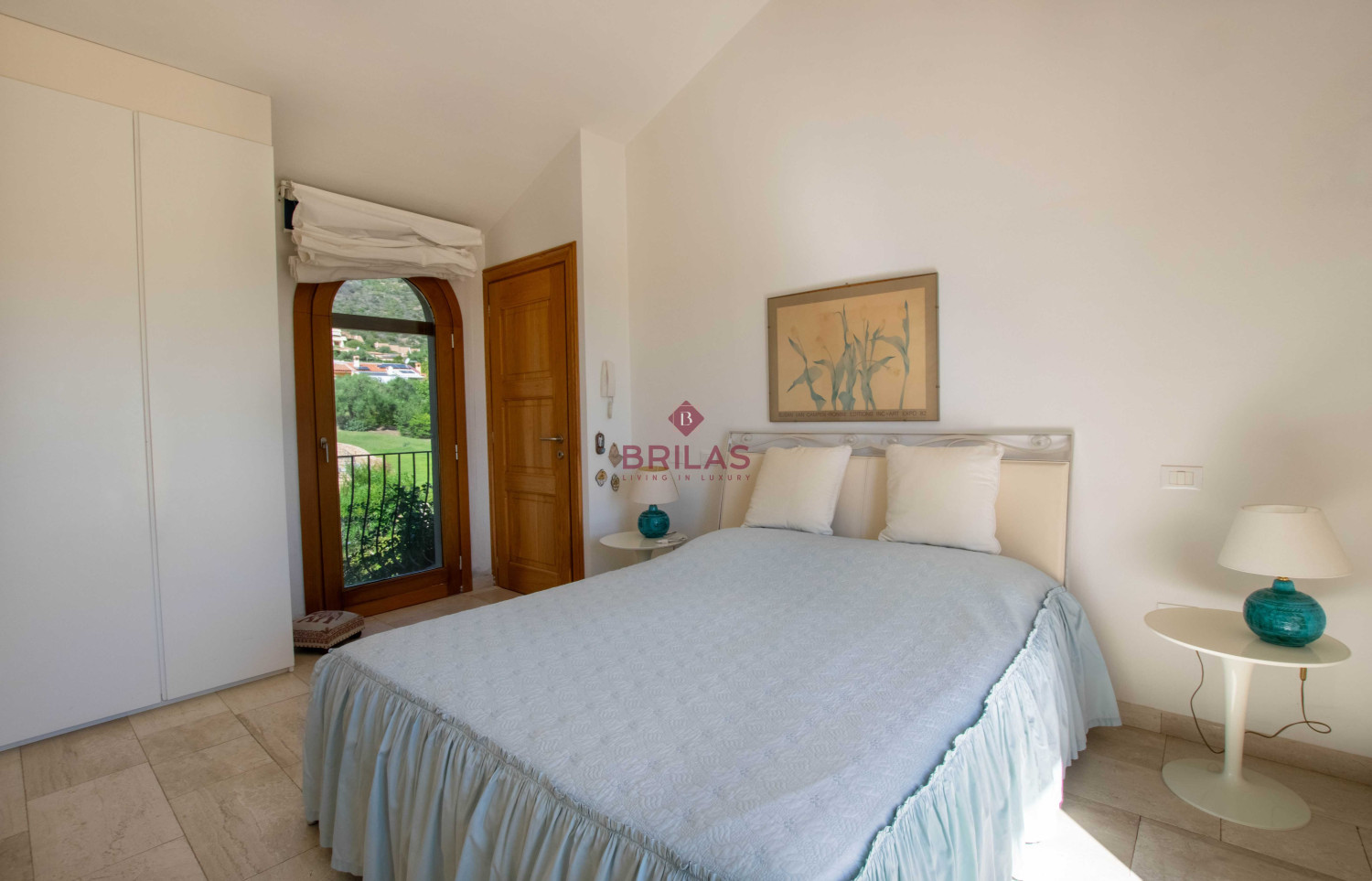 Elegante villa con piscina a Is Molas