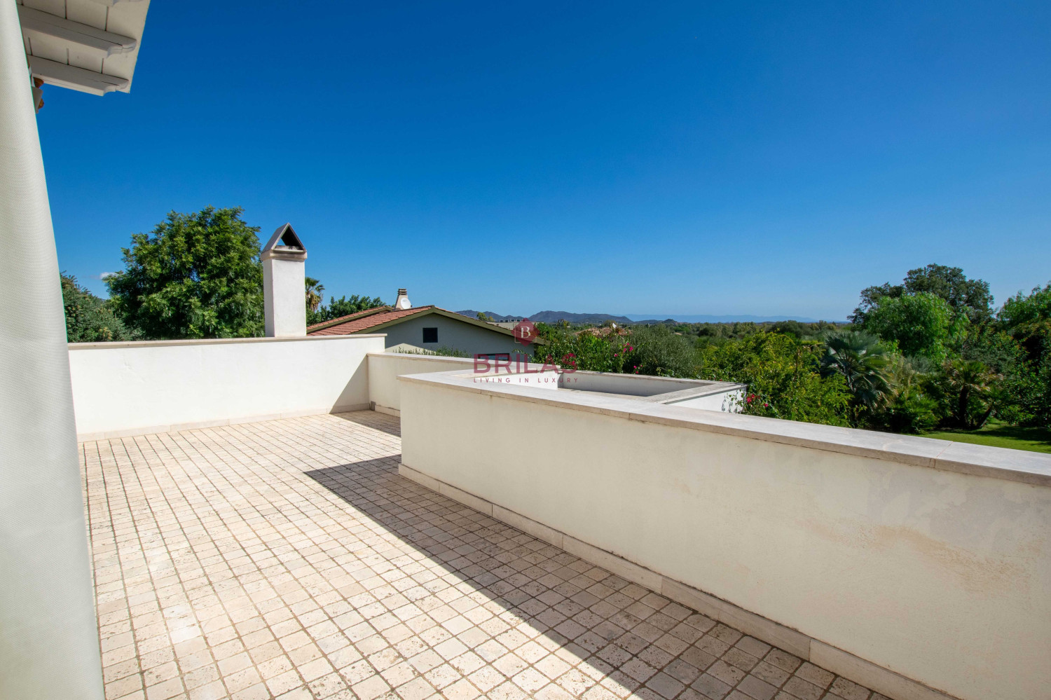 Elegante villa con piscina a Is Molas
