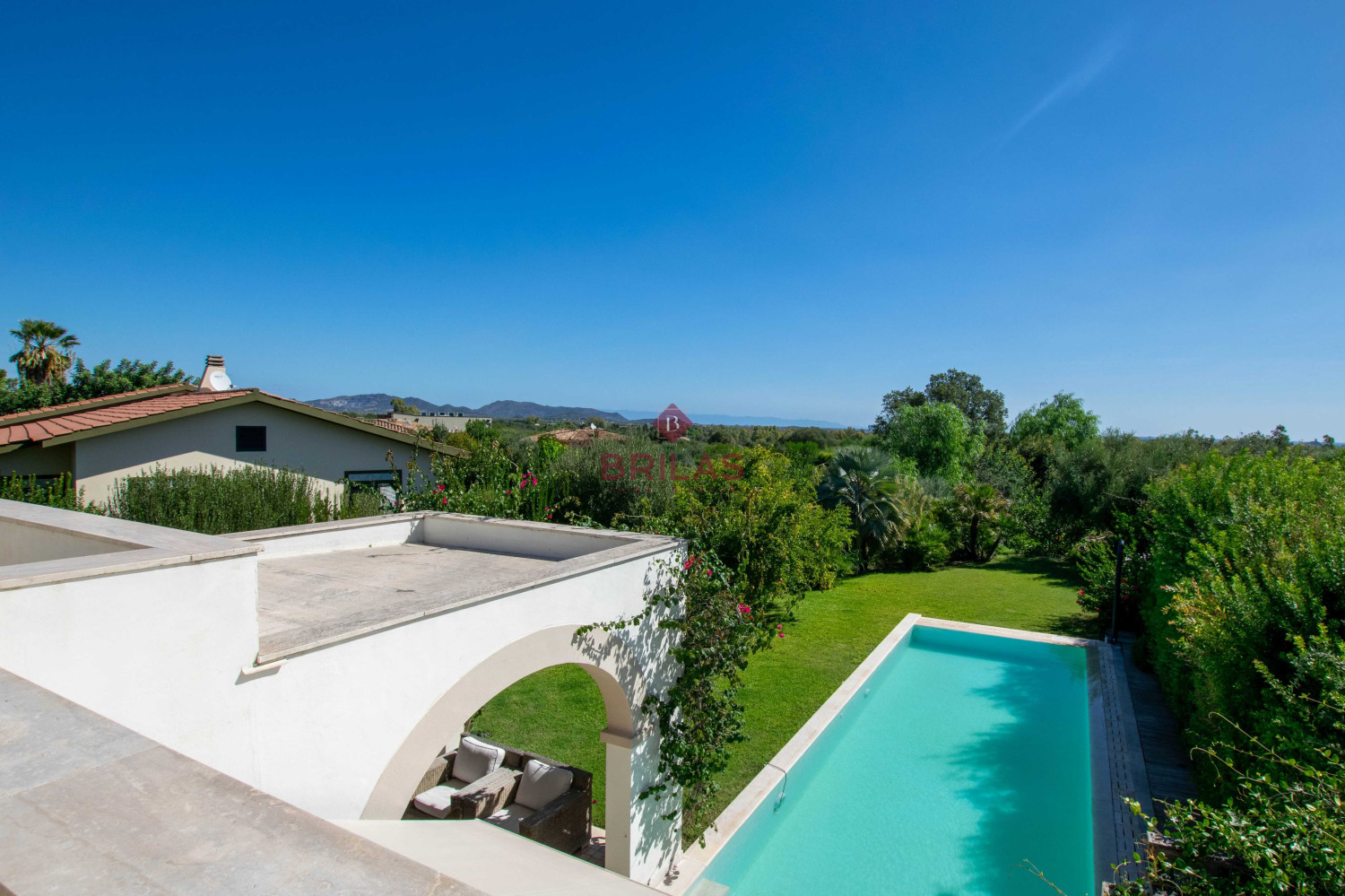 Elegante villa con piscina a Is Molas