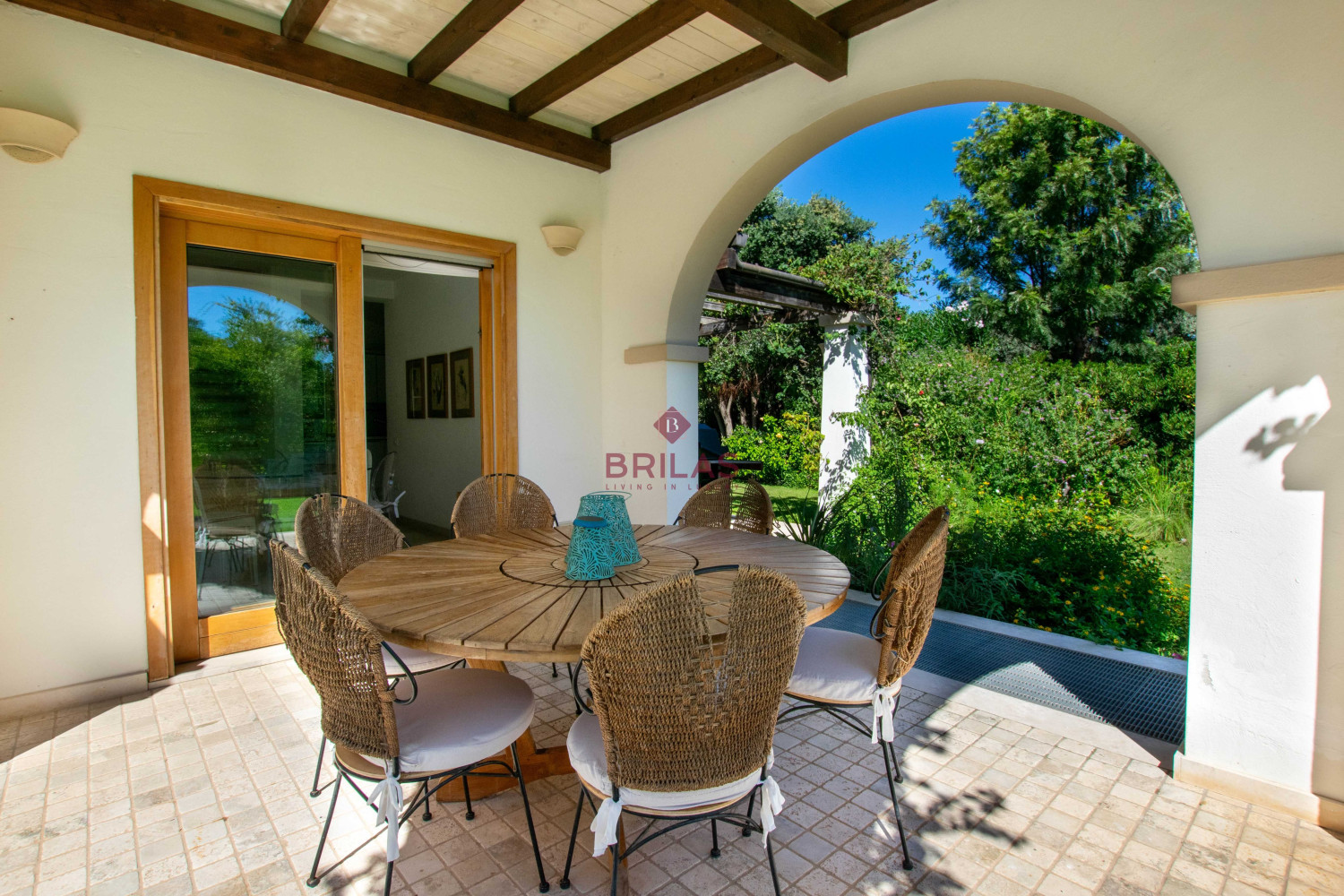 Elegante villa con piscina a Is Molas