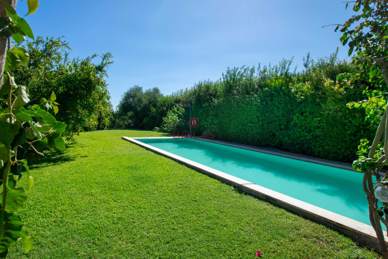 Elegante villa con piscina a Is Molas