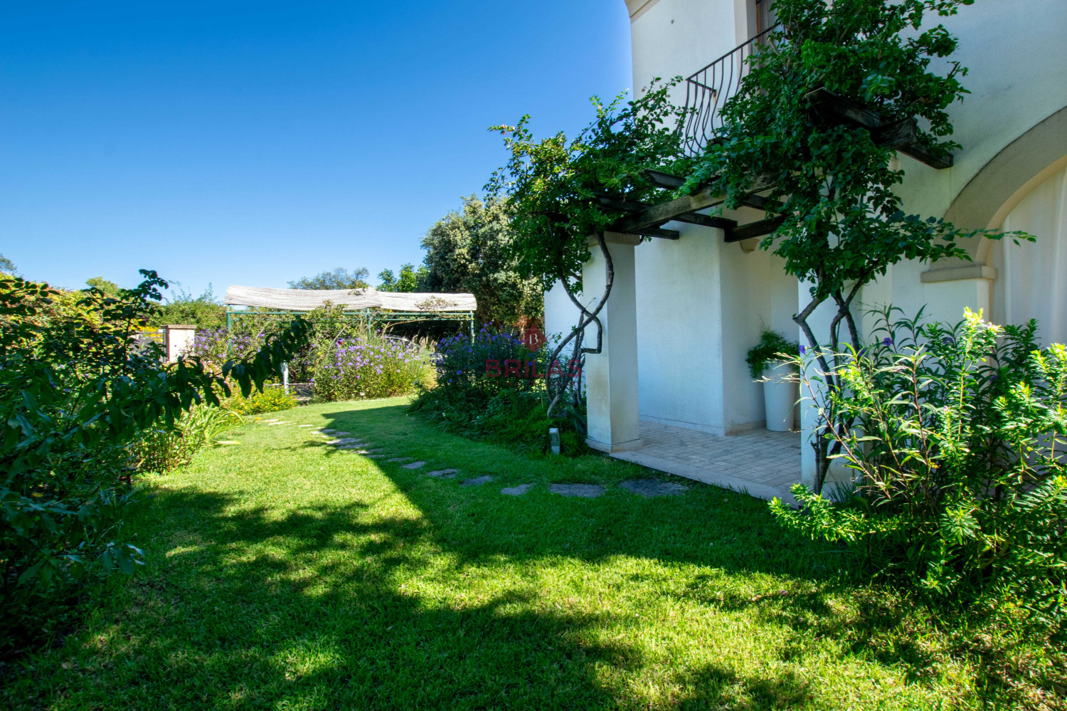 Elegante villa con piscina a Is Molas