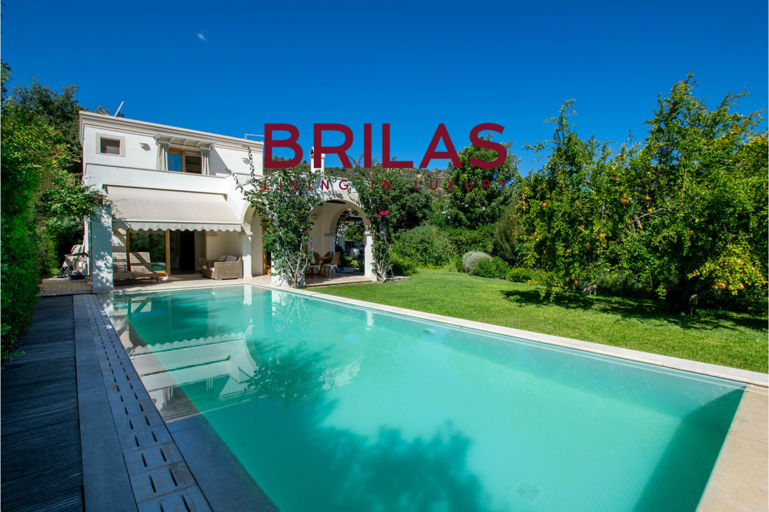 Elegante villa con piscina a Is Molas