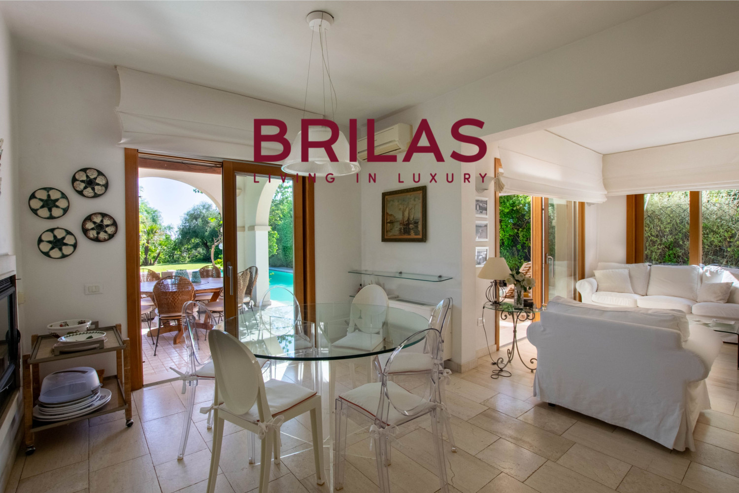 Elegante villa con piscina a Is Molas