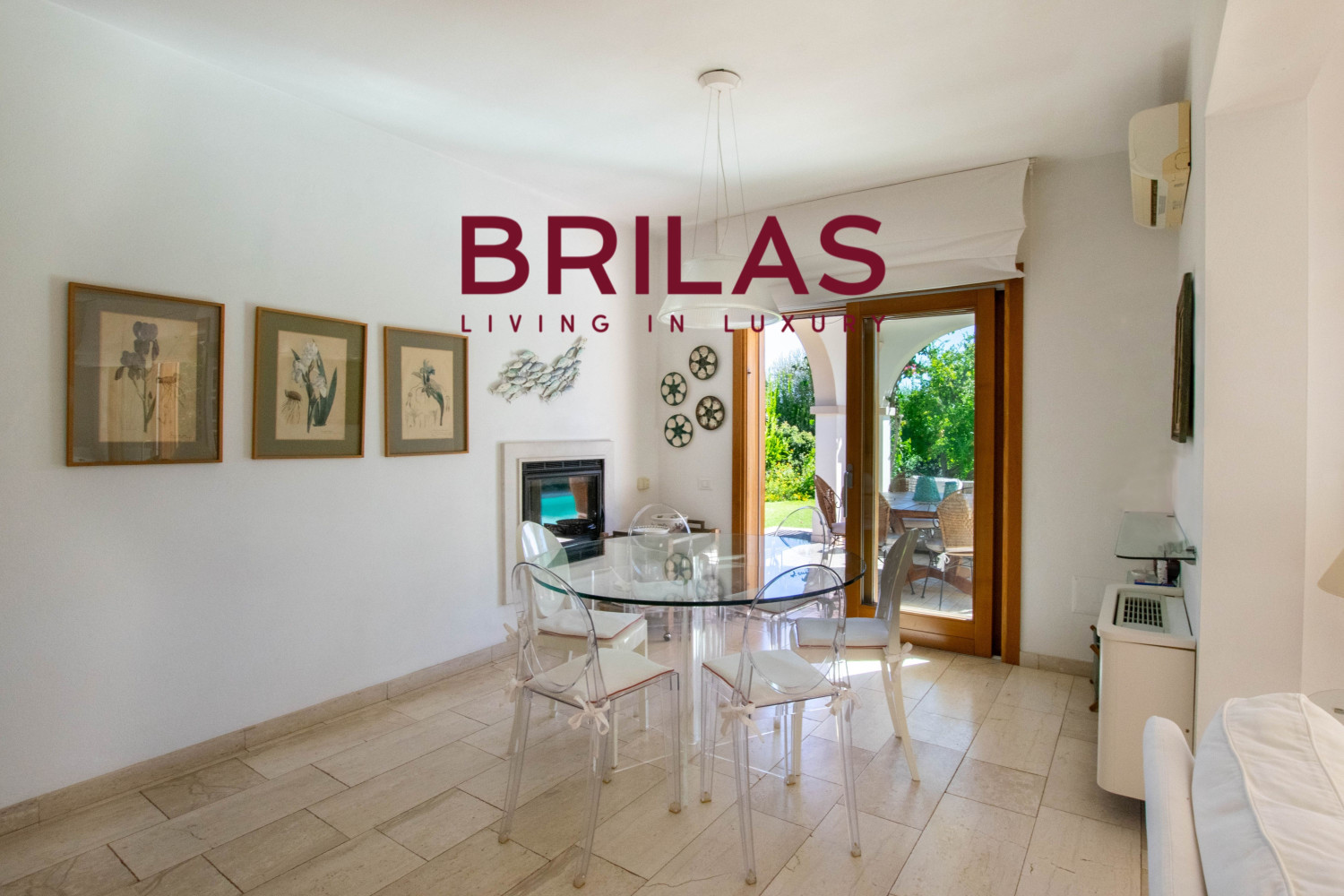 Elegante villa con piscina a Is Molas