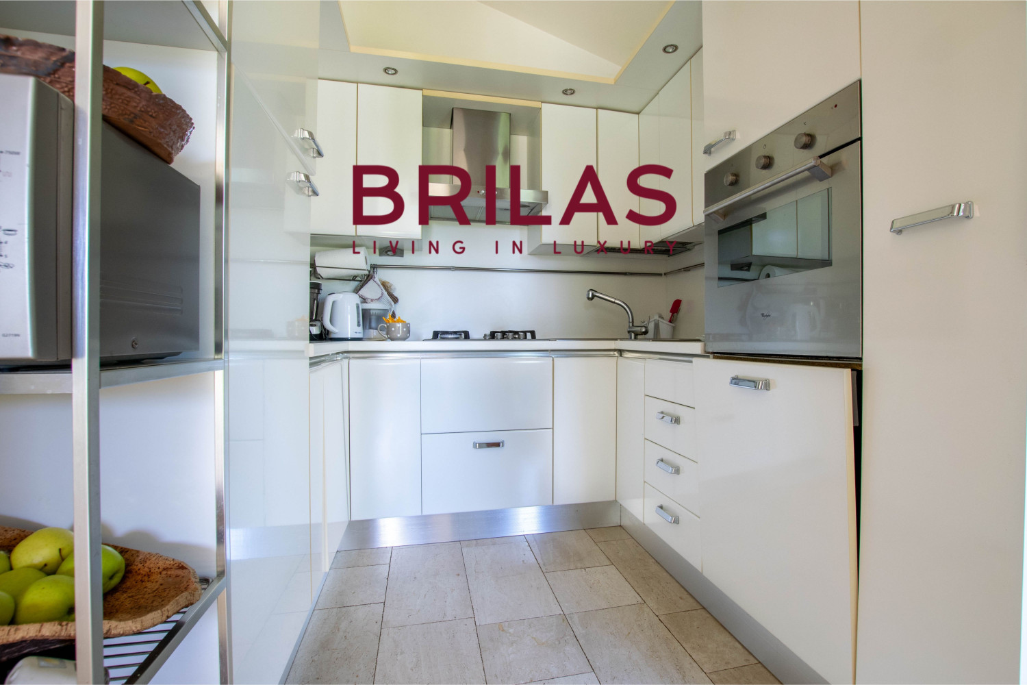 Elegante villa con piscina a Is Molas