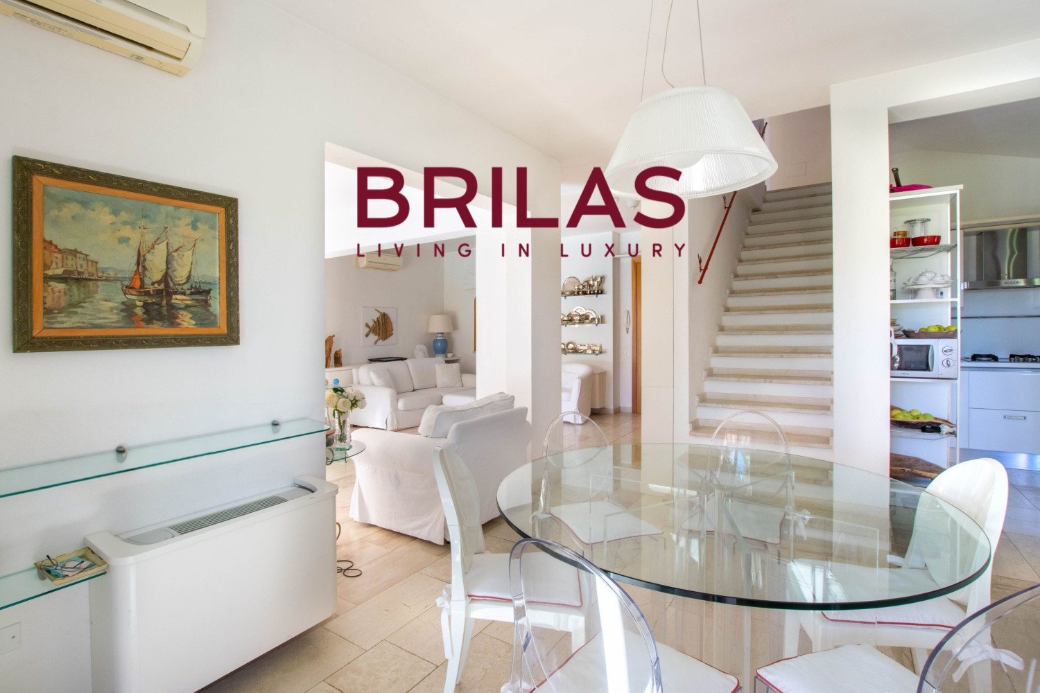 Elegante villa con piscina a Is Molas