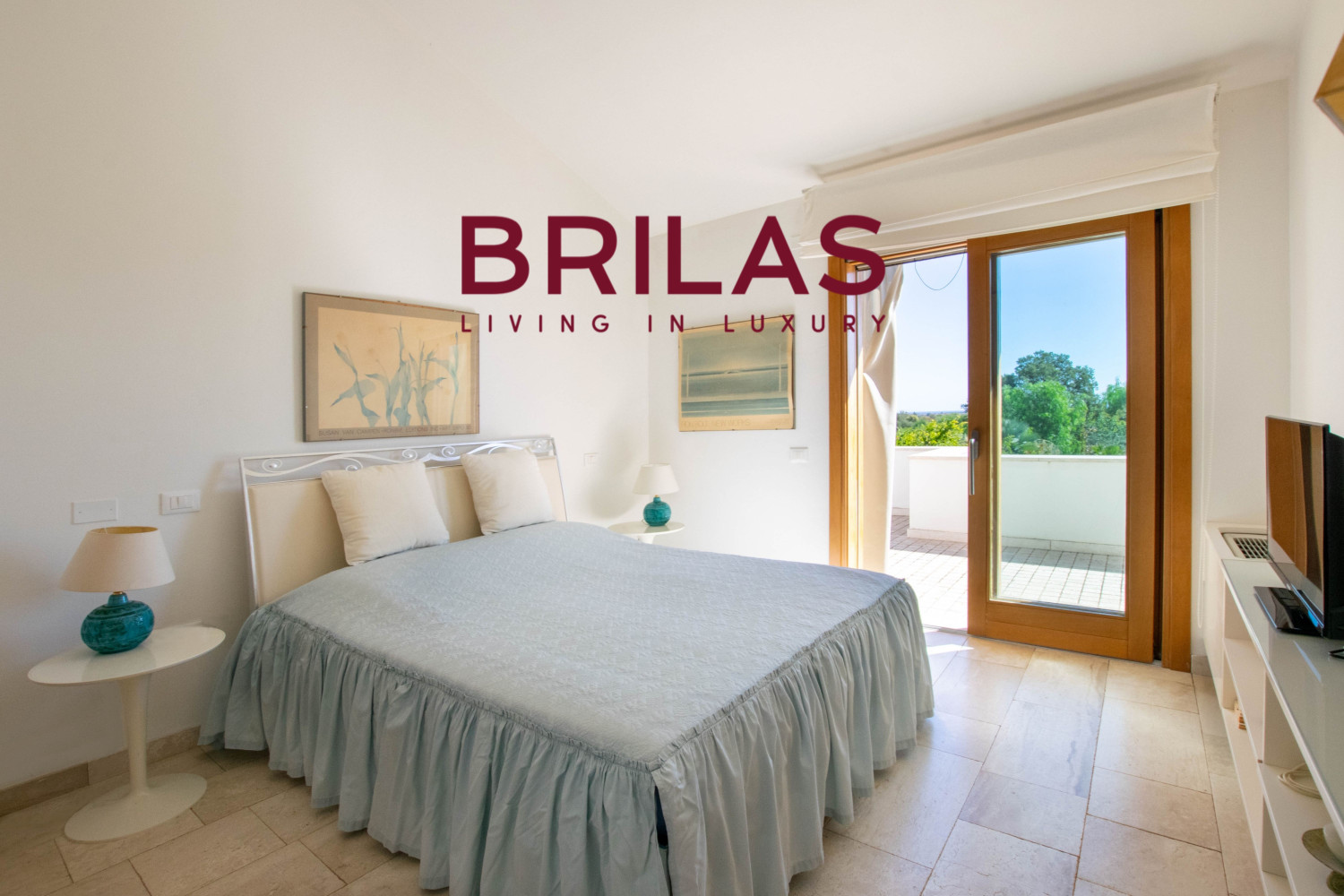 Elegante villa con piscina a Is Molas