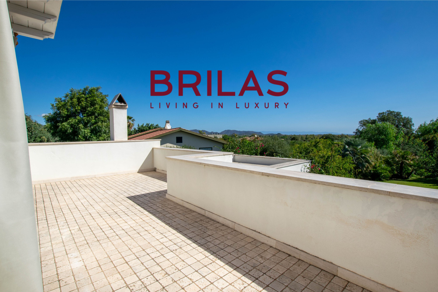 Elegante villa con piscina a Is Molas