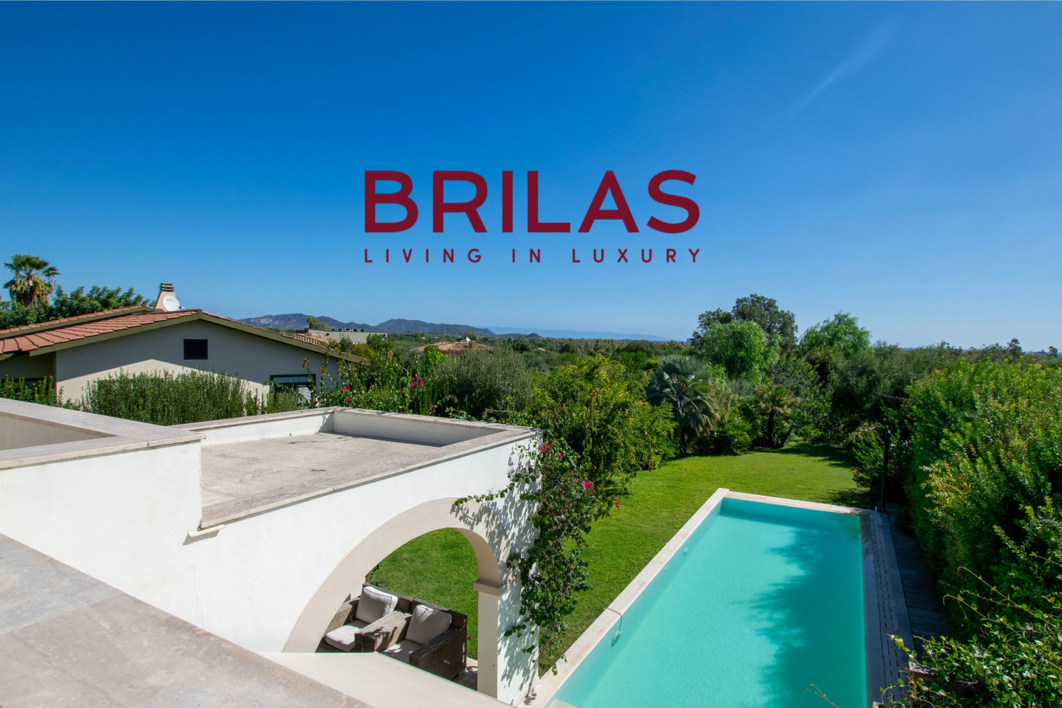 Elegante villa con piscina a Is Molas