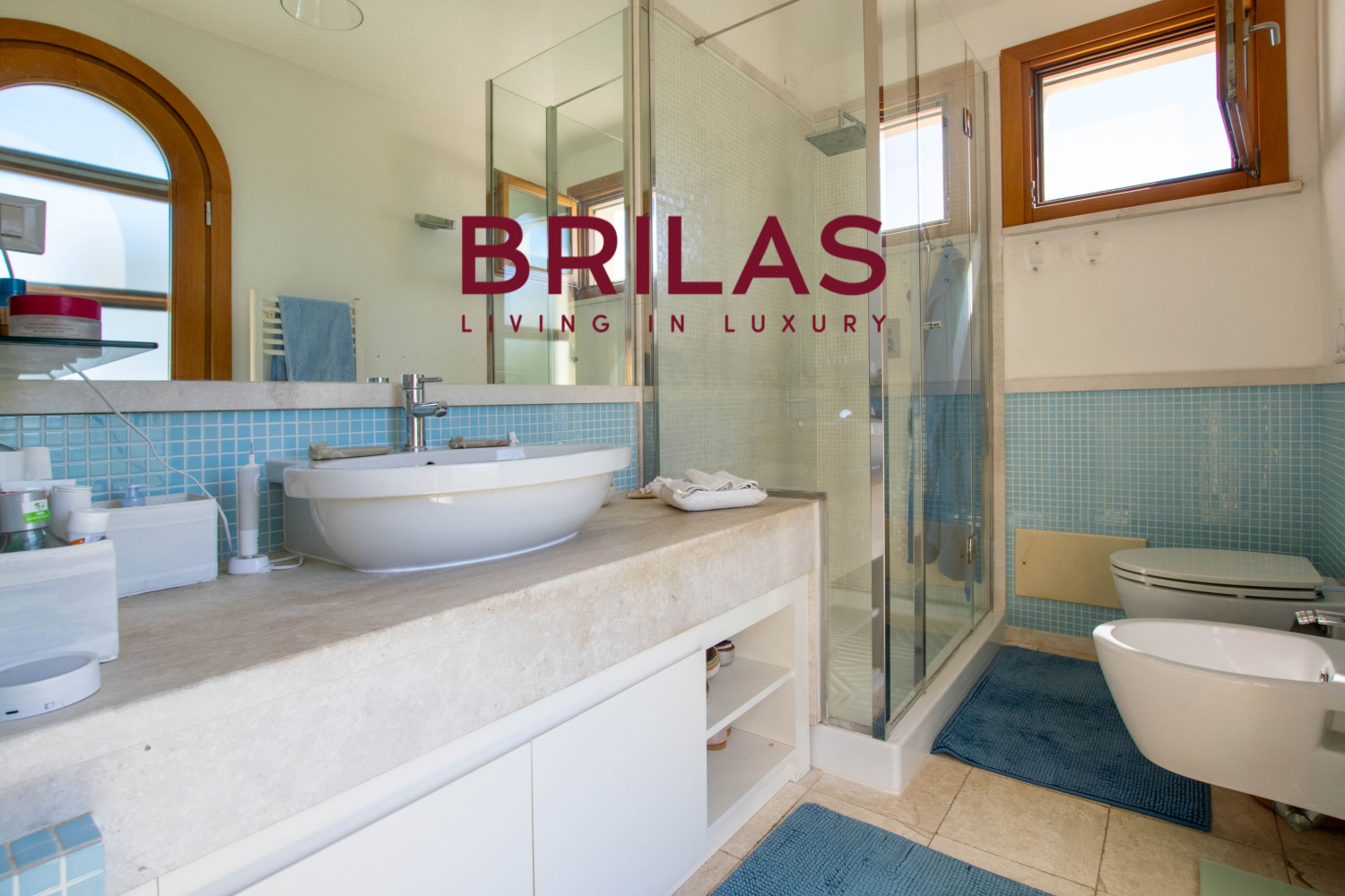 Elegante villa con piscina a Is Molas